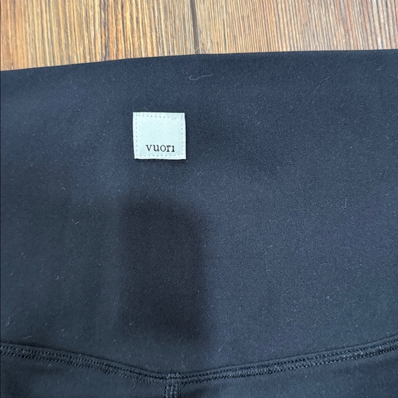 Vuori Black Pocket Leggings - Picture 5 of 8